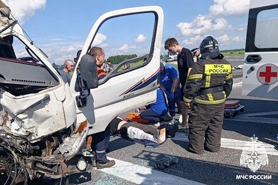 Автобус с людьми попал в смертельное ДТП под Мариинском