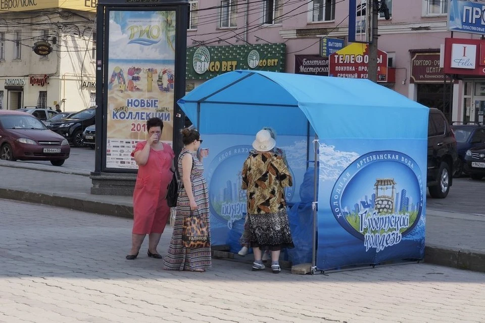 В Туле из-за жары бесплатно раздают питьевую воду.
