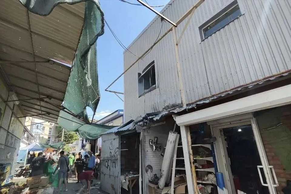 При ударе ВСУ по рынку в Токмаке пять человек погибли, 18 пострадали. Фото: МАХ-канал Евгения Балицкого