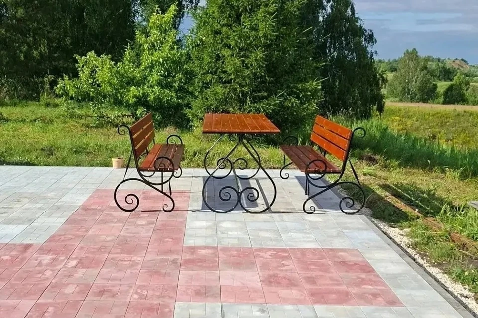 Местные жители на свои средства обустроили зону отдыха у святого источника. Фото: группа ВК «Шацкий Округ – Вместе».