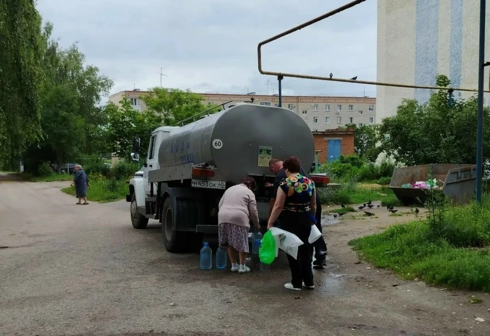 Водоканал объясняет перебои с водой в Сосенском отключением электричества и утечками.