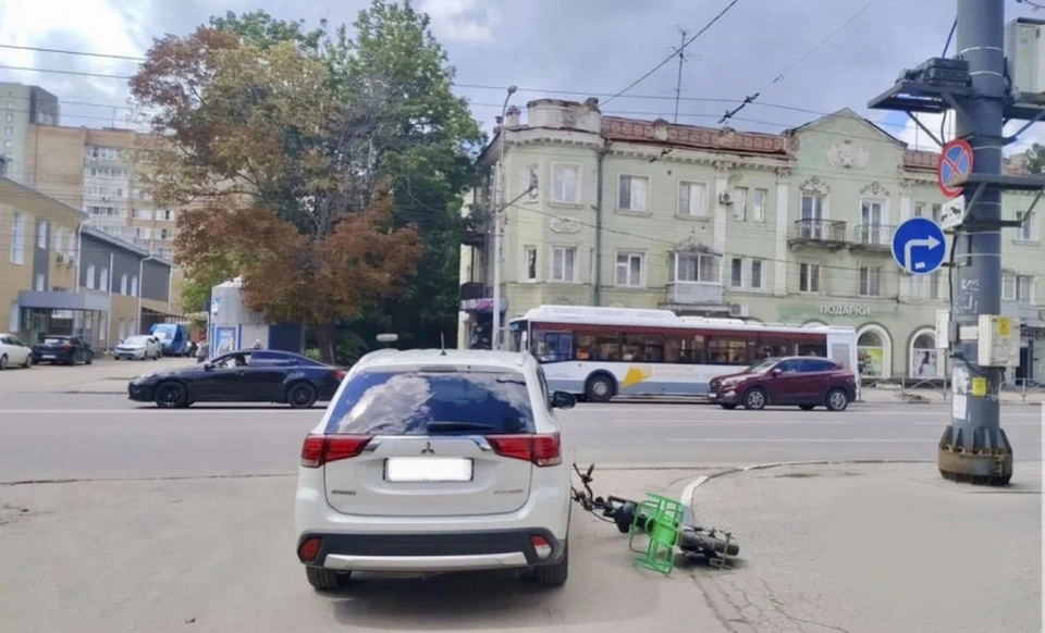 В Рязани в ДТП с легковушкой и электровелосипедом пострадал человек. Фото: УМВД по Рязанской области.