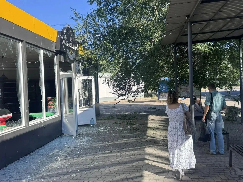 Боевики обстреляли остановку. ФОТО: Максим Пухов.