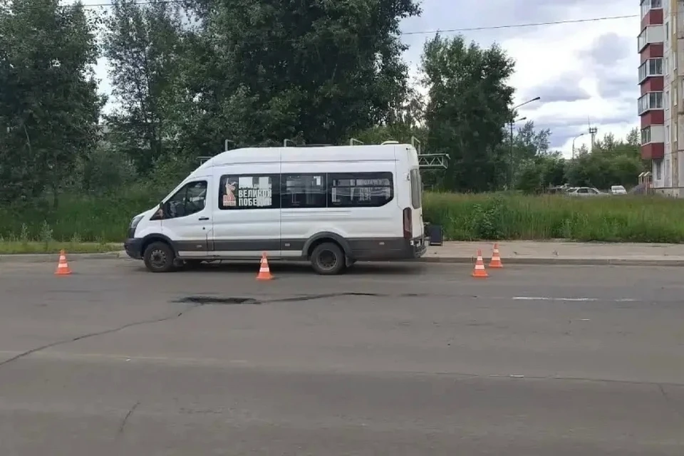 В Братске полицейские разыскивают пассажиров, которые находились в салоне маршрутки, когда там упала пожилая женщина.