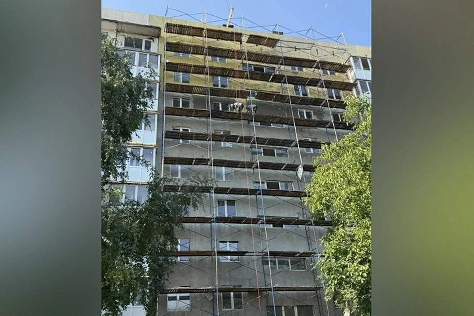 Санкт-Петербург продолжает ремонт многоэтажки в Мариуполе. Фото: «Возродим Донбасс»