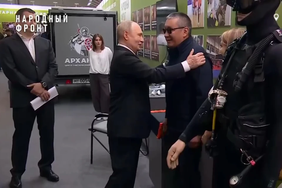 Владимир Путин и Вадим Шарипов на форуме «Все для Победы». Фото: Народный фронт.