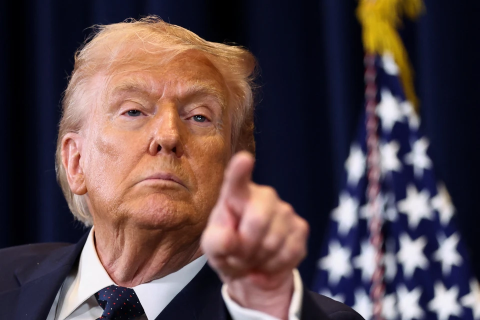Трамп разместил в соцсети провокационный коллаж с удалённой Украиной.