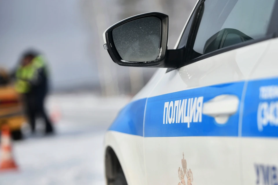 В Кемерове полицейские нашли подростков, которые бросали пакеты с водой из окна.