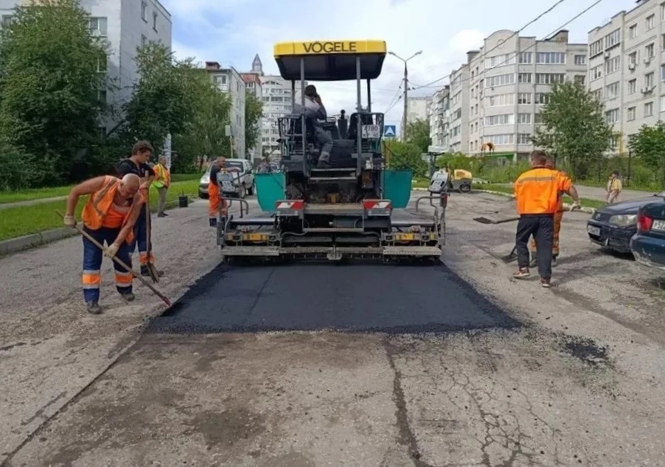В Калуге продолжается ямочный ремонт.