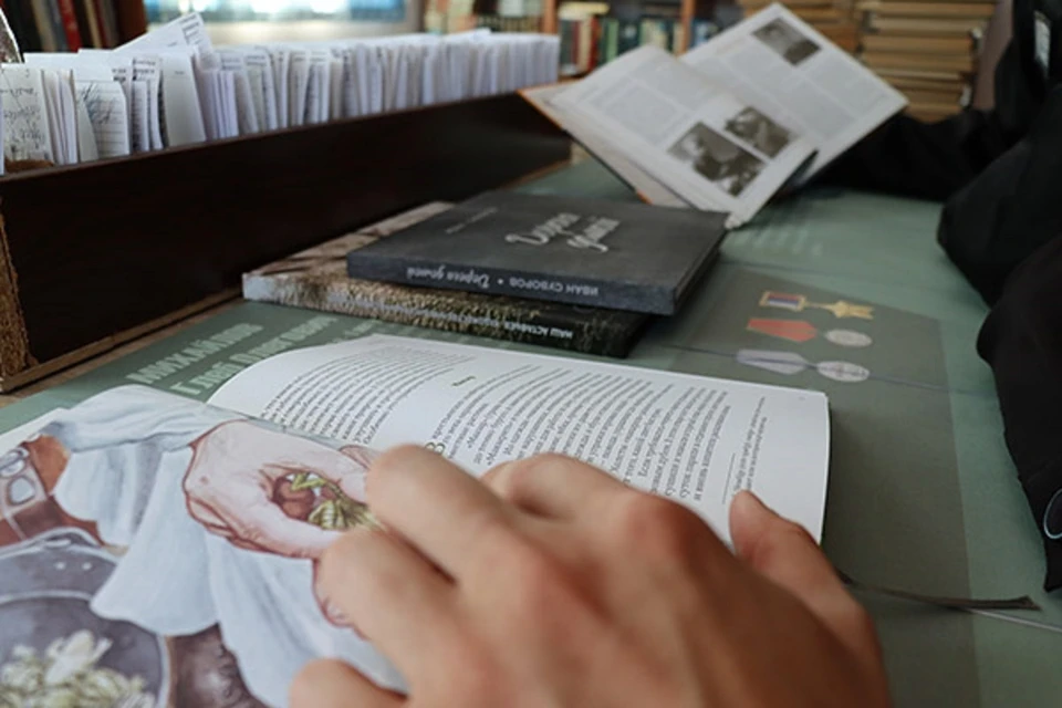 В колонии края завезли еще более 200 книг. Фото: пресс-служба ГУФСИН по краю