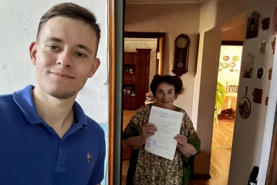 Валентина Федоровна - пенсионерка из Гагаринского района - уже получила помощь от волонтеров «Единой России». Фото: Севастопольское региональное отделение партии «Единая Россия»