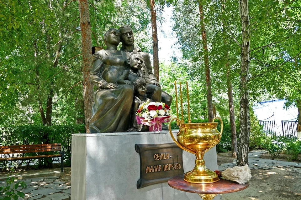 Скульптура появилась рядом с храмом и больницей - в месте, куда люди идут за исцелением и поддержкой. Фото: гордума Волжского.