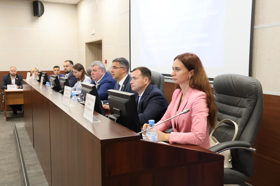 В ходе очередного 23-го заседания гордумы подведены итоги работы депутатского корпуса за первые семь месяцев.