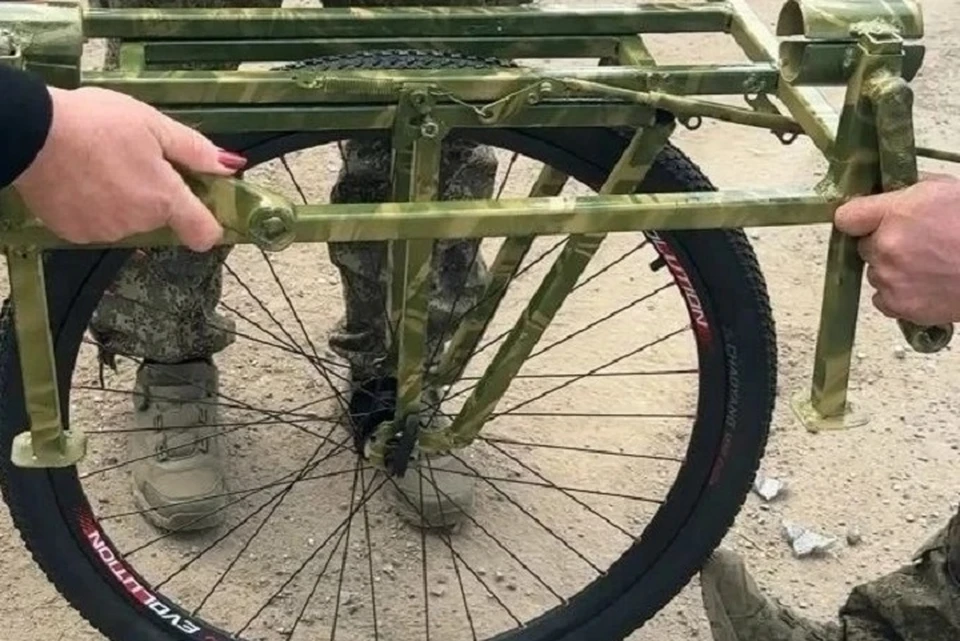Эвакотележки изготавливают из старых велосипедов. Фото: волонтерское движение "Живи, солдат"