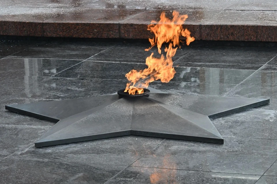 Мэр Братска опроверг слухи об отключении Вечного огня на Мемориале Славы.