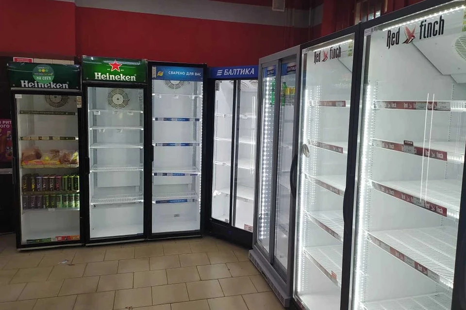Холодильники тоже пришлось опустошить.