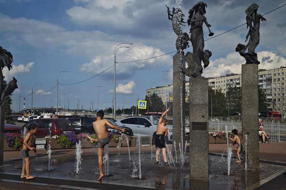 По предварительному прогнозу, в понедельник осадков также не ожидается.