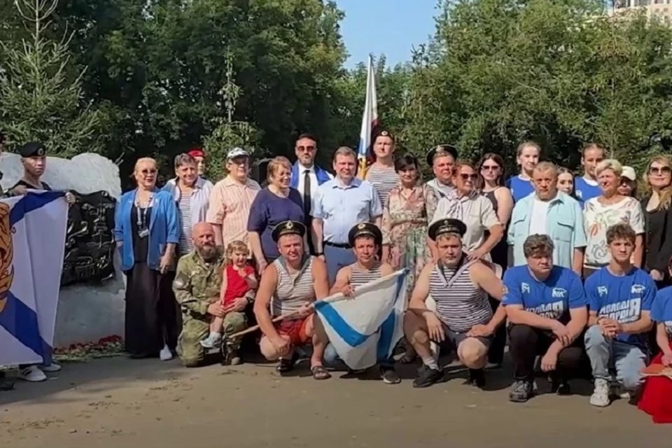 Свердловчане участвуют в торжественных церемониях. Фото: скриншот видео