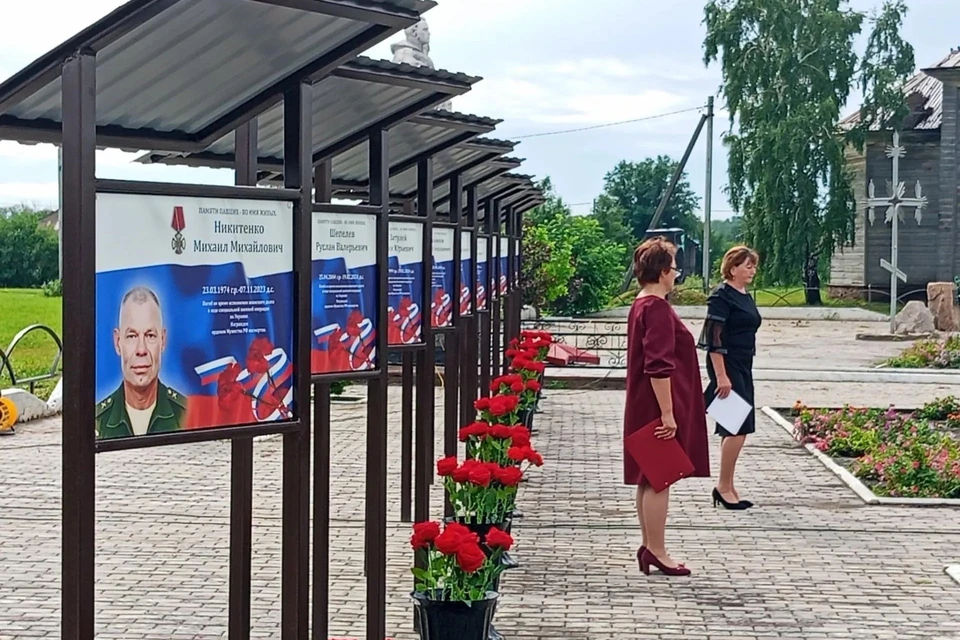 В селе Сидоровка Романовского района открыли аллею памяти погибшим бойцам СВО