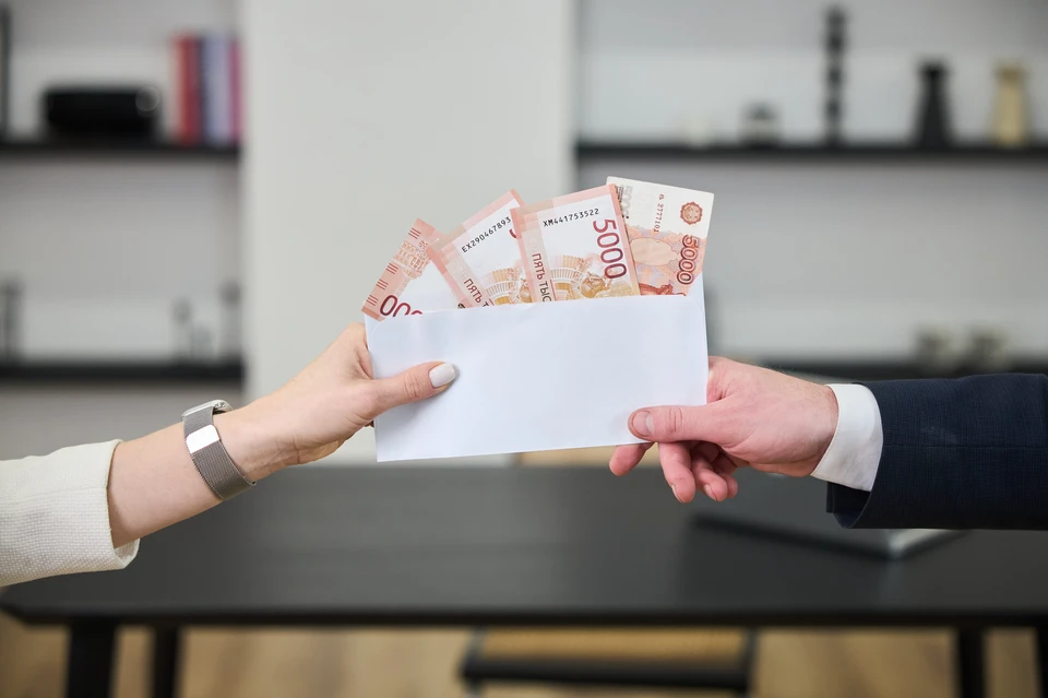 На Камчатке женщина за деньги фиктивно поставила на учет 8 иностранцев
