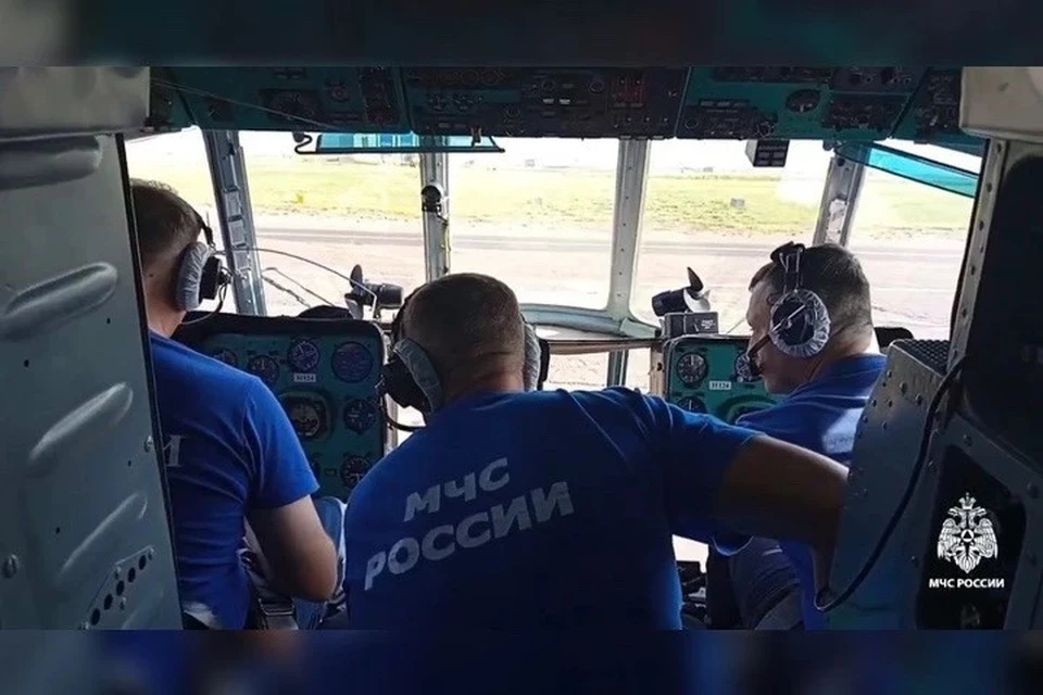 В Бурятии ищут двух мужчин, пропавших после опрокидывания грузовика в реку. Фото: МЧС Республики Бурятия