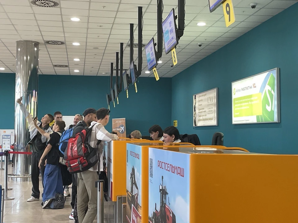 В аэропорту Волгограда усилили работу всех служб для обслуживания самолетов и пассажиров.