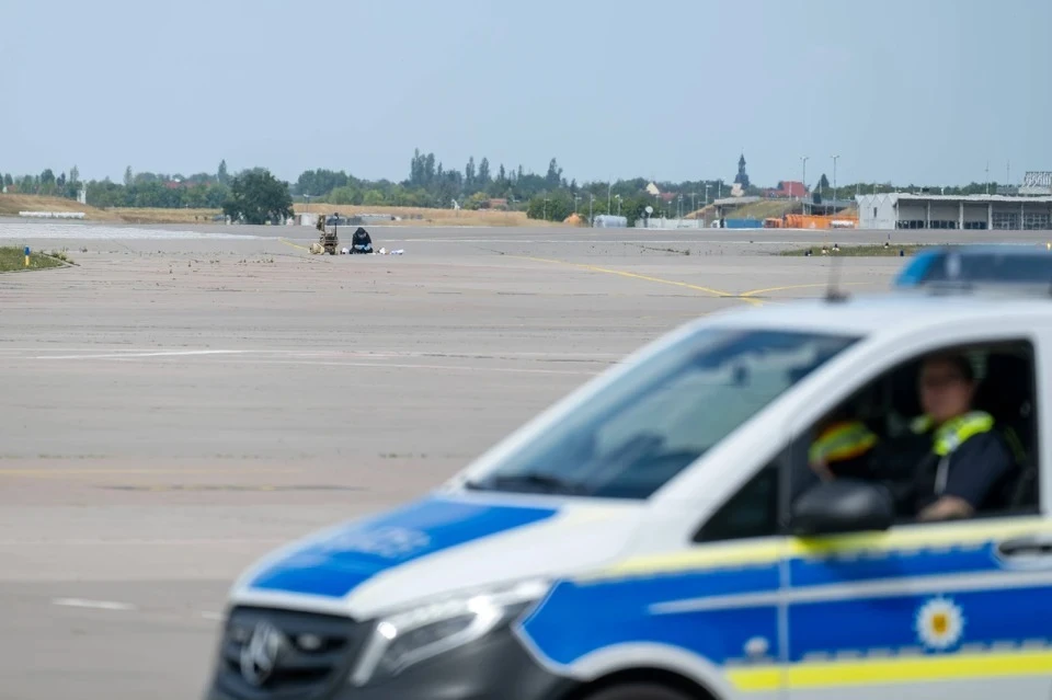 Bild: Найденнный в аэропорту Лейпцига дрон обошел защиту, он сделан на заказ Фото: IMAGO/EHL Media/www.imago-images.de/Global Look Press