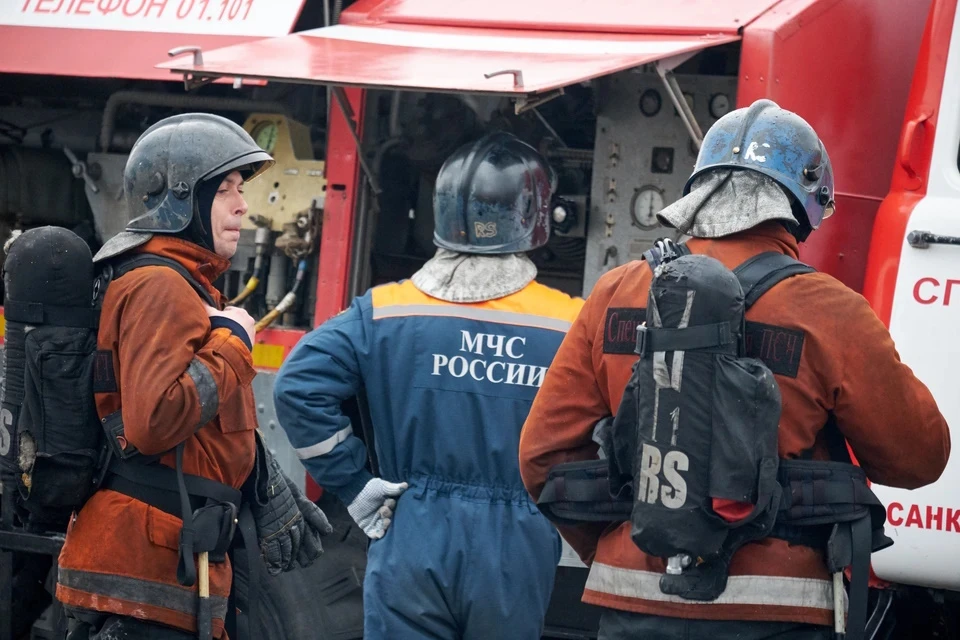 14 автоцистерн и 56 спасателей тушат склад в Коледино после атаки БПЛА