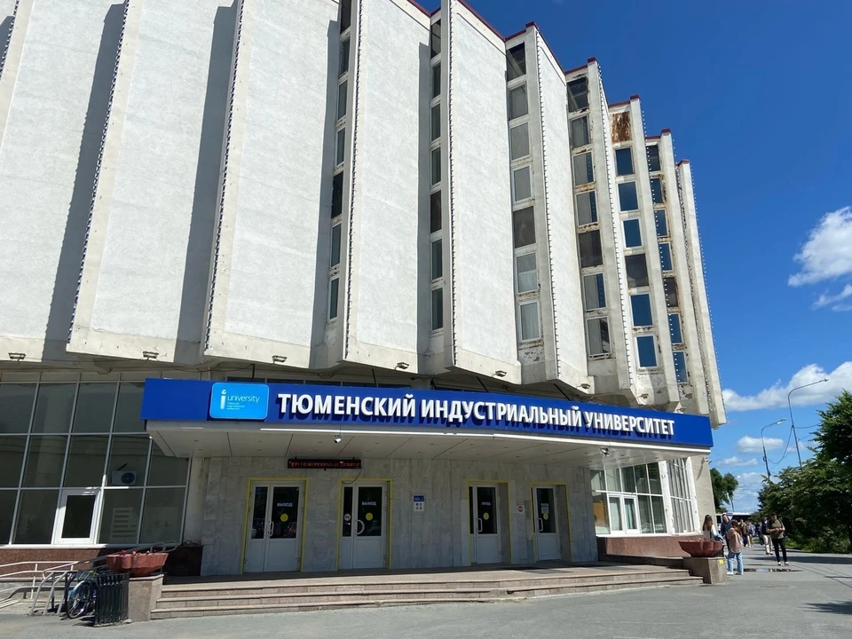 Успей за 48 часов: почему абитуриенты штурмуют вузы в Тюмени прямо сейчас.
