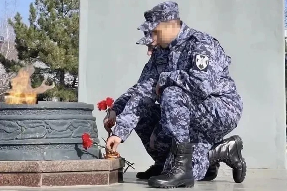 В Мариуполе росгвардейцы почтили память воинов-освободителей. Фото: Росгвардия