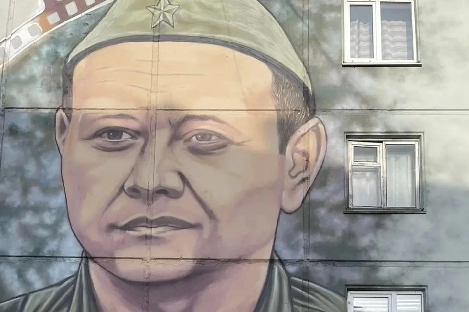 В Усольском районе открыли мурал в честь знаменитого земляка Юрия Степанова. Фото: Центральная межпоселенческая библиотека Усольского района