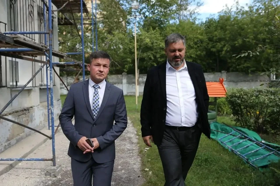 Михаил Клинков оценил ход работ на Станции юных техников в Дзержинске. ФОТО: Соцсети Михаила Клинкова.