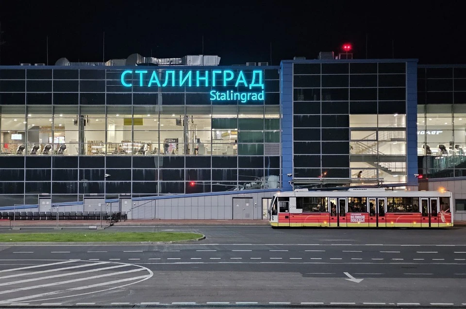 Аэропорт принимает и отправляет рейсы с задержкой