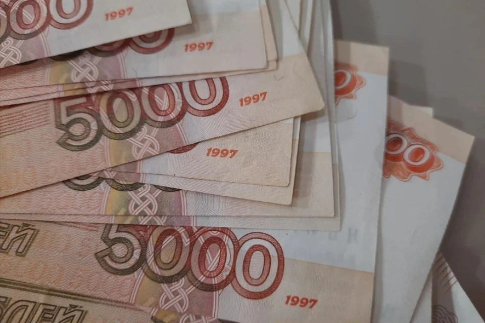 Мужчина скрывался от приставов.