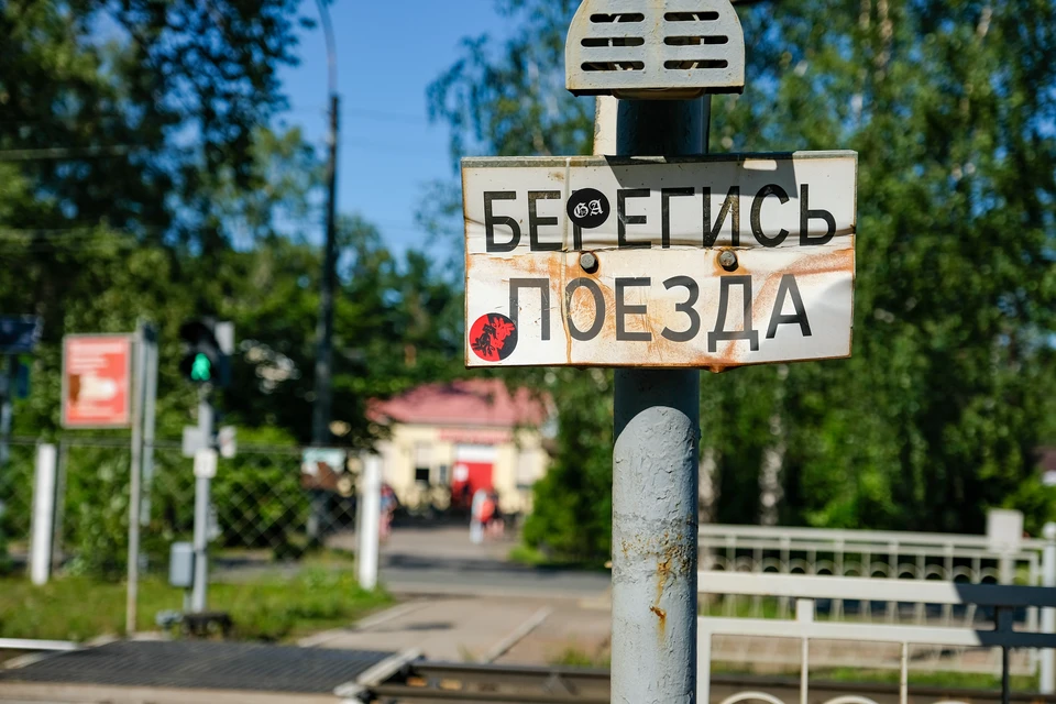 В Кировской области следователи проверяют гибель женщины под колесами поезда.