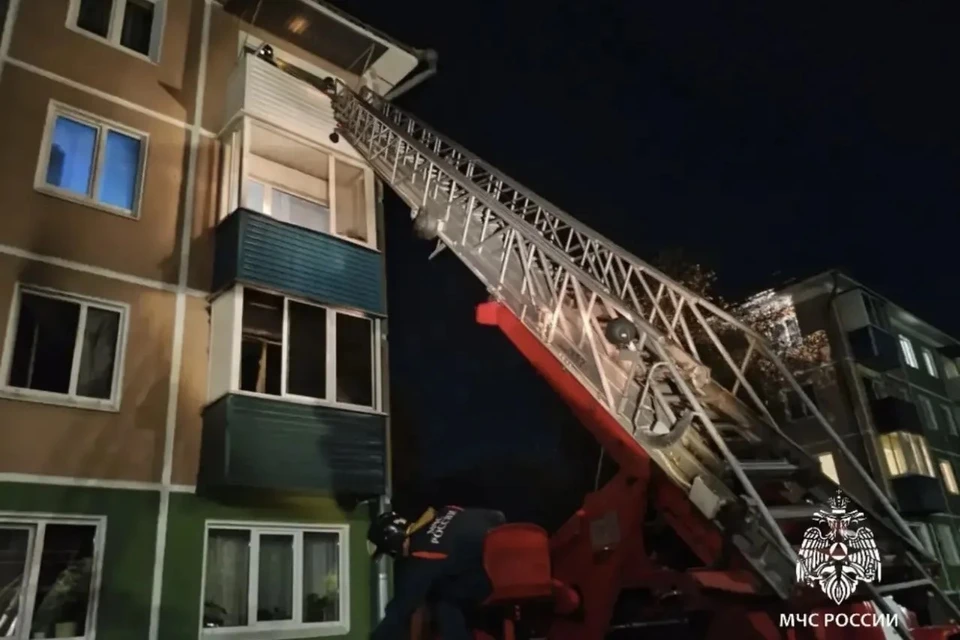 В Усолье-Сибирском из горящей квартиры спасли 11 человек