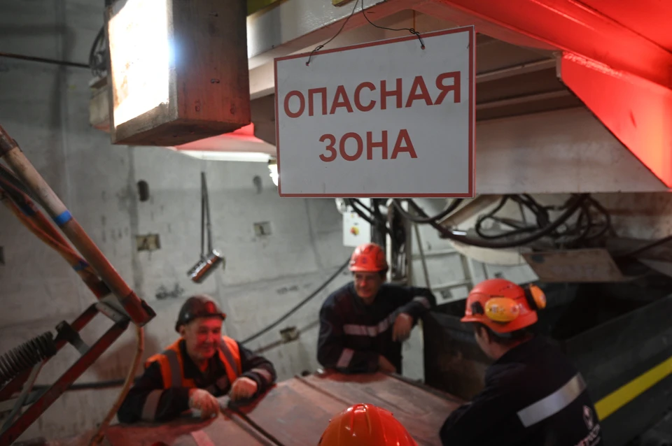 Всего в рамках полевых работ будет пробурено более 90 скважин.