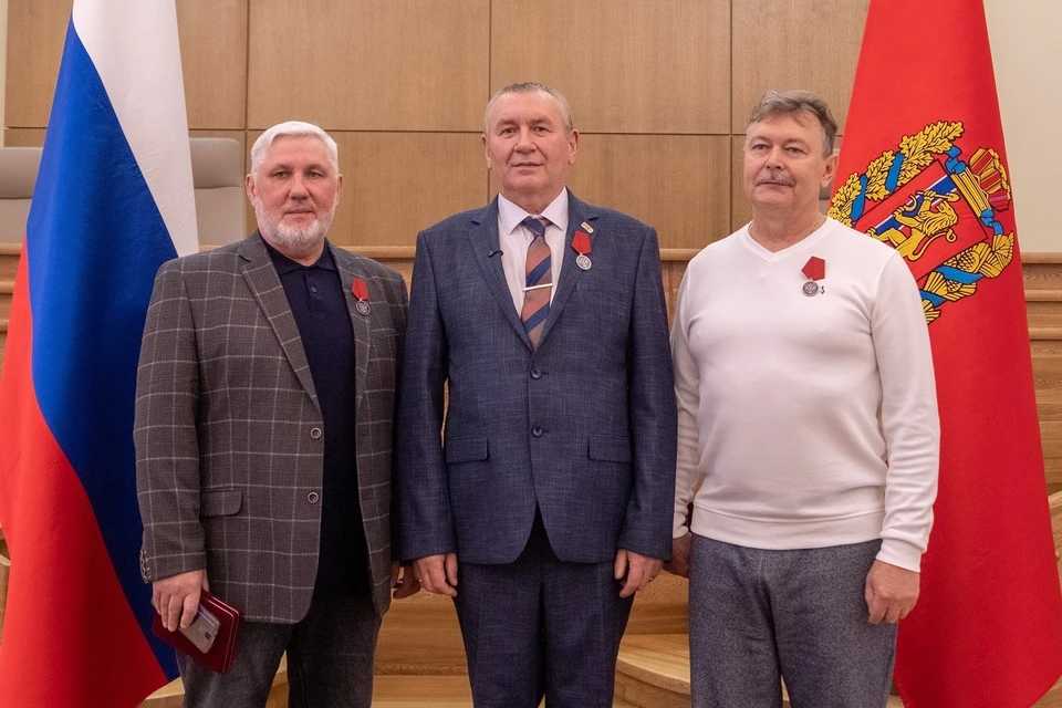 Три сотрудника Олимпиадинского ГОКа компании «Полюс» стали обладателями государственных наград. Фото: пресс-служба компании «Полюс»