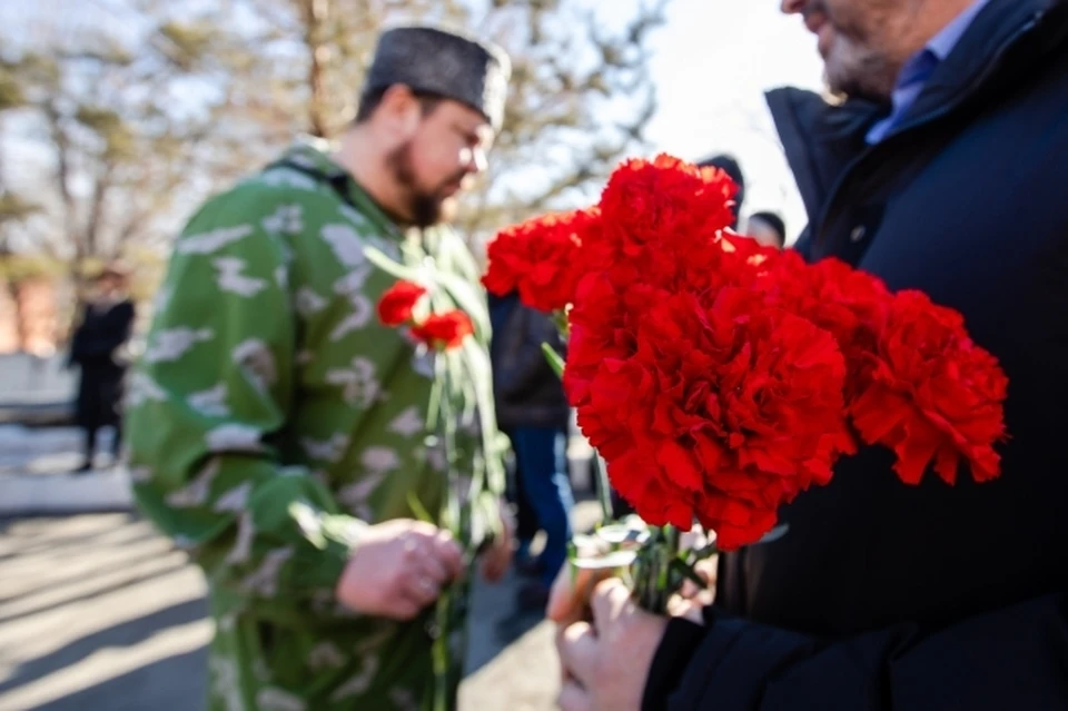 В Инте матери погибшего военнослужащего передали орден Мужества.