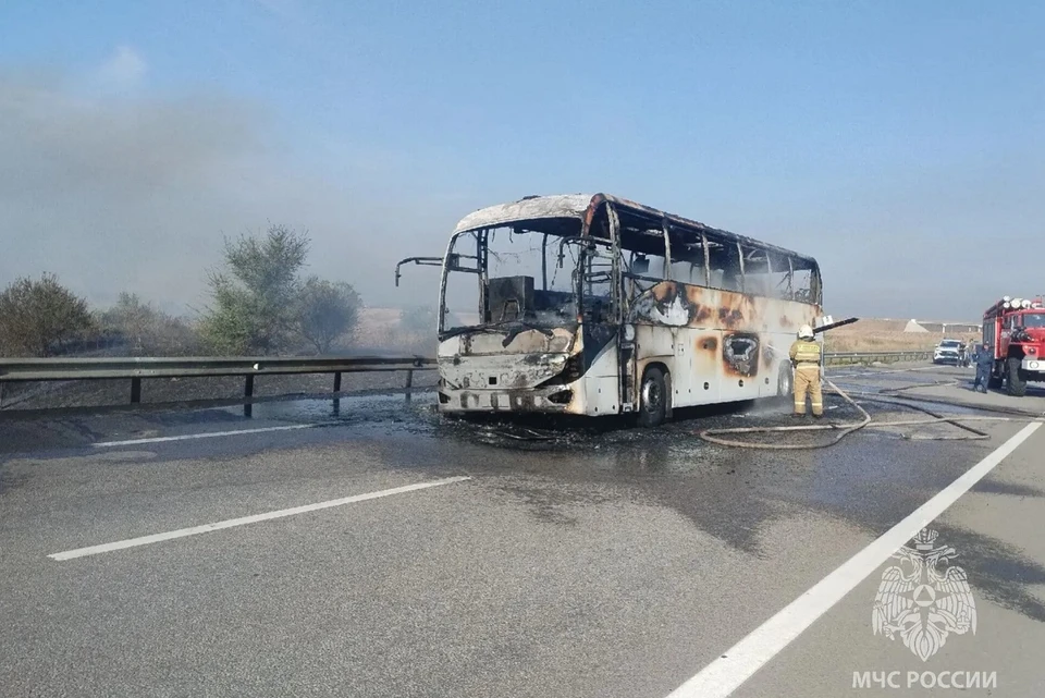 В автобусе никто не пострадал. Фото: МЧС по Ростовской области.