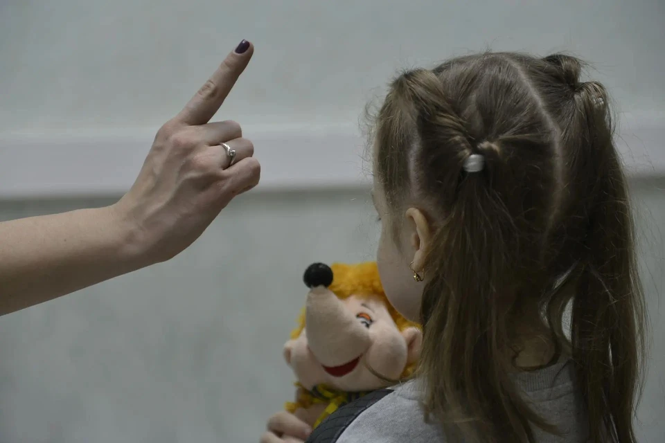 Чем чаще родители повышают голос, тем быстрее ребенок привыкает и перестает слышать обычную речь.