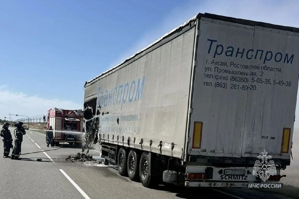В Геническом муниципальном округе ликвидировали пожар, возникший в результате атаки беспилотного летательного аппарата ВСУ. Фото: МЧС Херсонской области