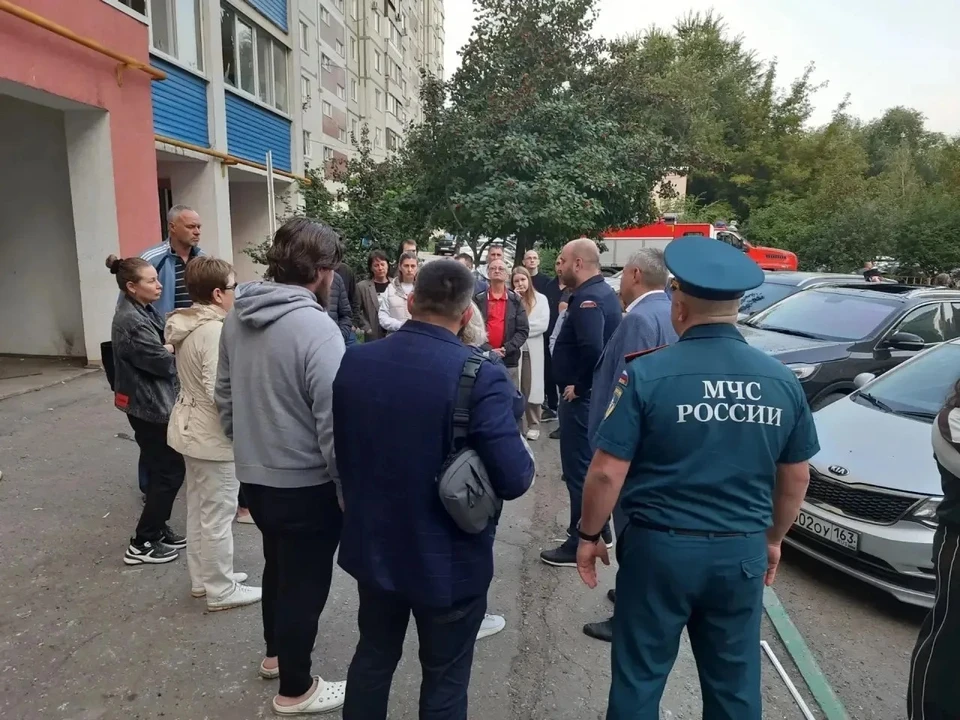 Губернатор встретился с жителями Новокуйбышевска. Фото: канал Вячеслава Федорищева в МАКС