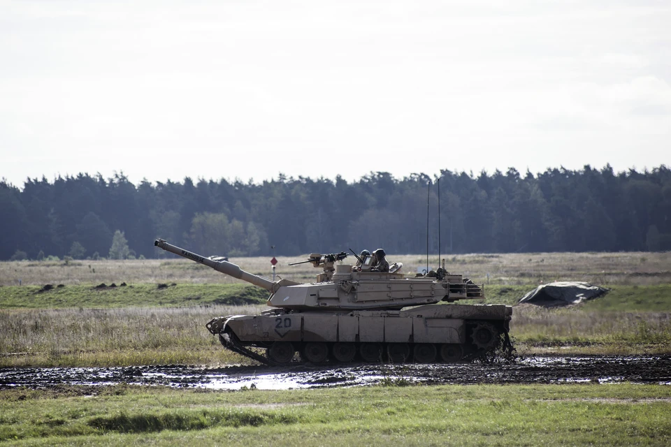 Российский военный узнал о расположении танка Abrams благодаря перехваченному разговору боевиков ВСУ. Фото: Attila Husejnow/Keystone Press Agency/Global Look Press