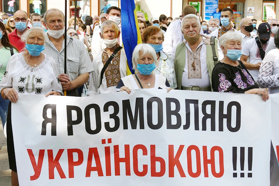 К нынешнему сентябрю языковой контроль подошёл не рывком, а методично, ступень за ступенью. Фото: ТАСС / Zuma
