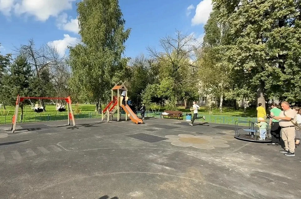 В парке "Рабочий сад" Ярославля установили площадку для детей.