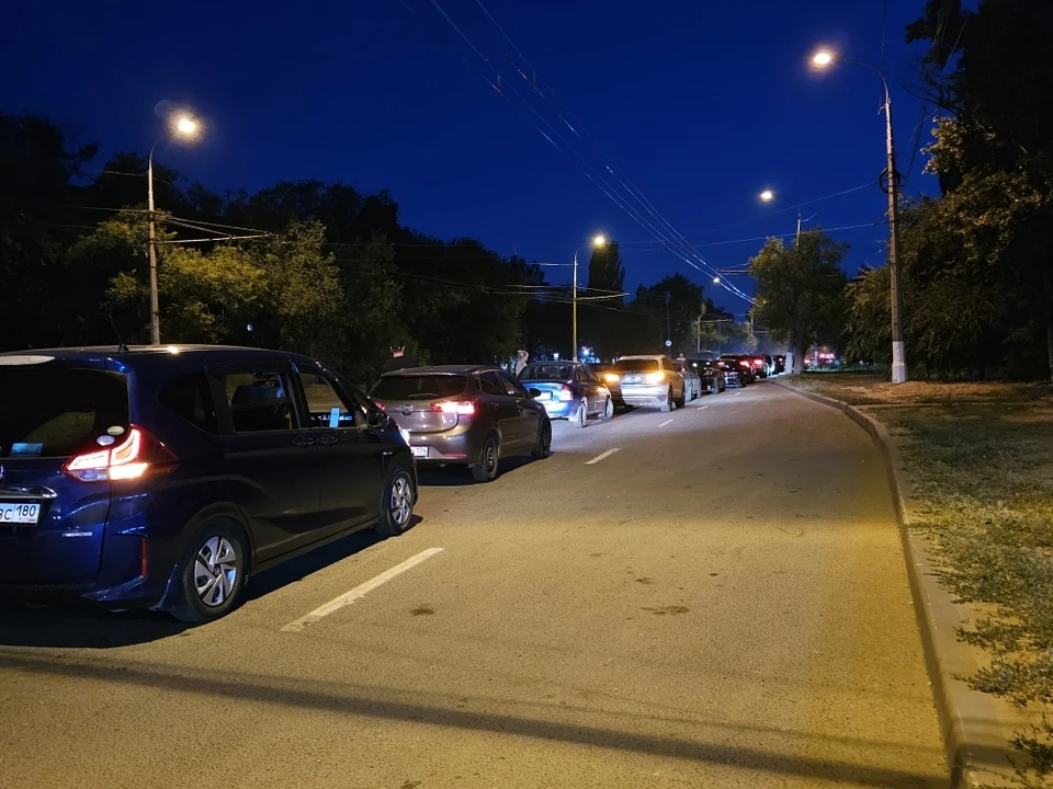 Очереди на заправки в Волгограде тянутся на сотни метров
