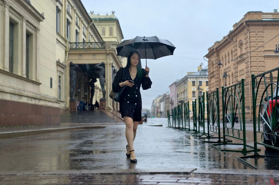 Бабье лето пока отменяется - насладиться теплом в полной мере может помешать дождь.