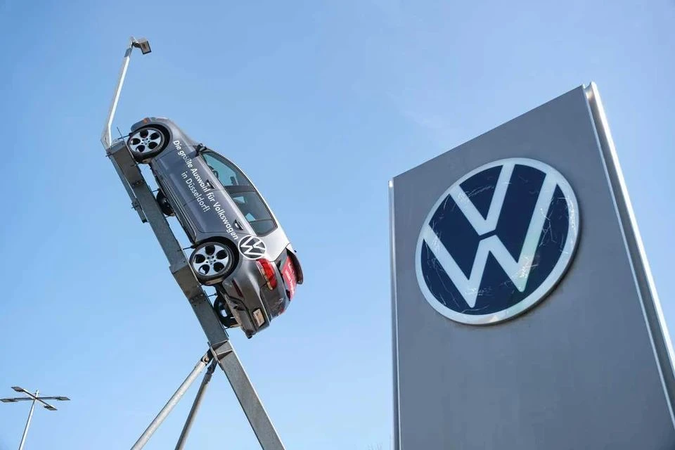 Volkswagen станет производить оружие? Завод автоконцерна переделают в оборонный. Фото: Alexander Fedosov / Shutterstock.com / Fotodom.