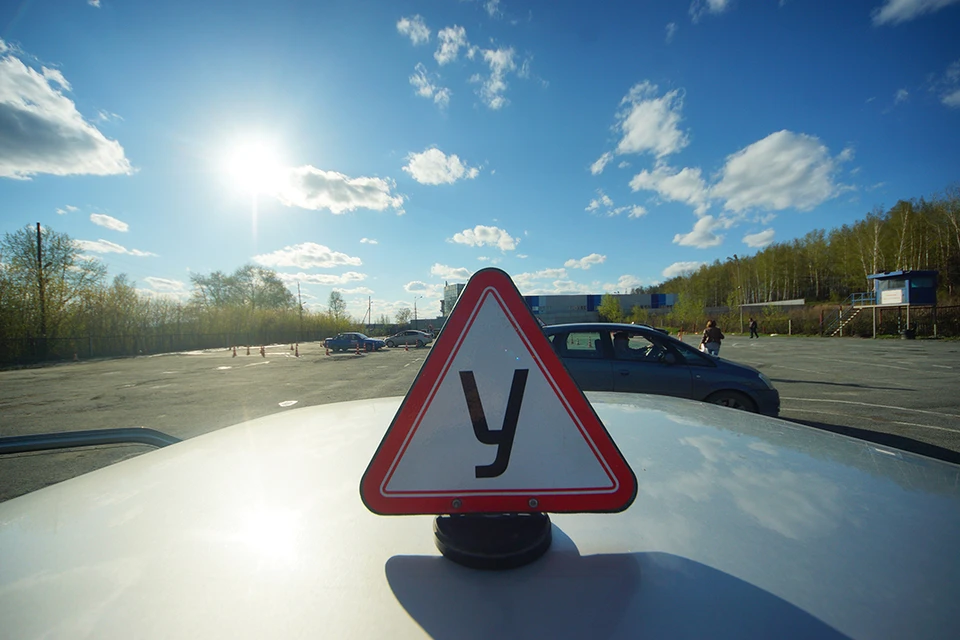 В Госдуме предложили сделать бесплатным обучение в автошколе для многодетных матерей.